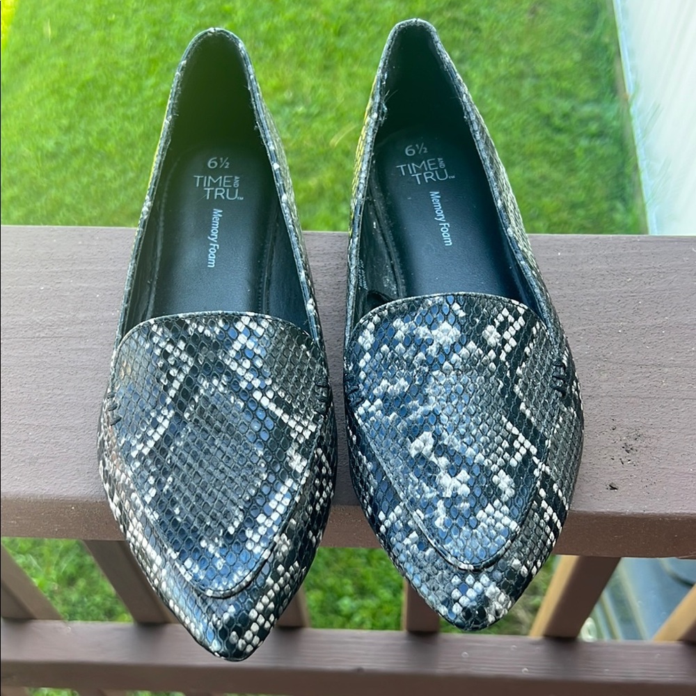 Time and Tru Black and Gray Snakeskin Flats
